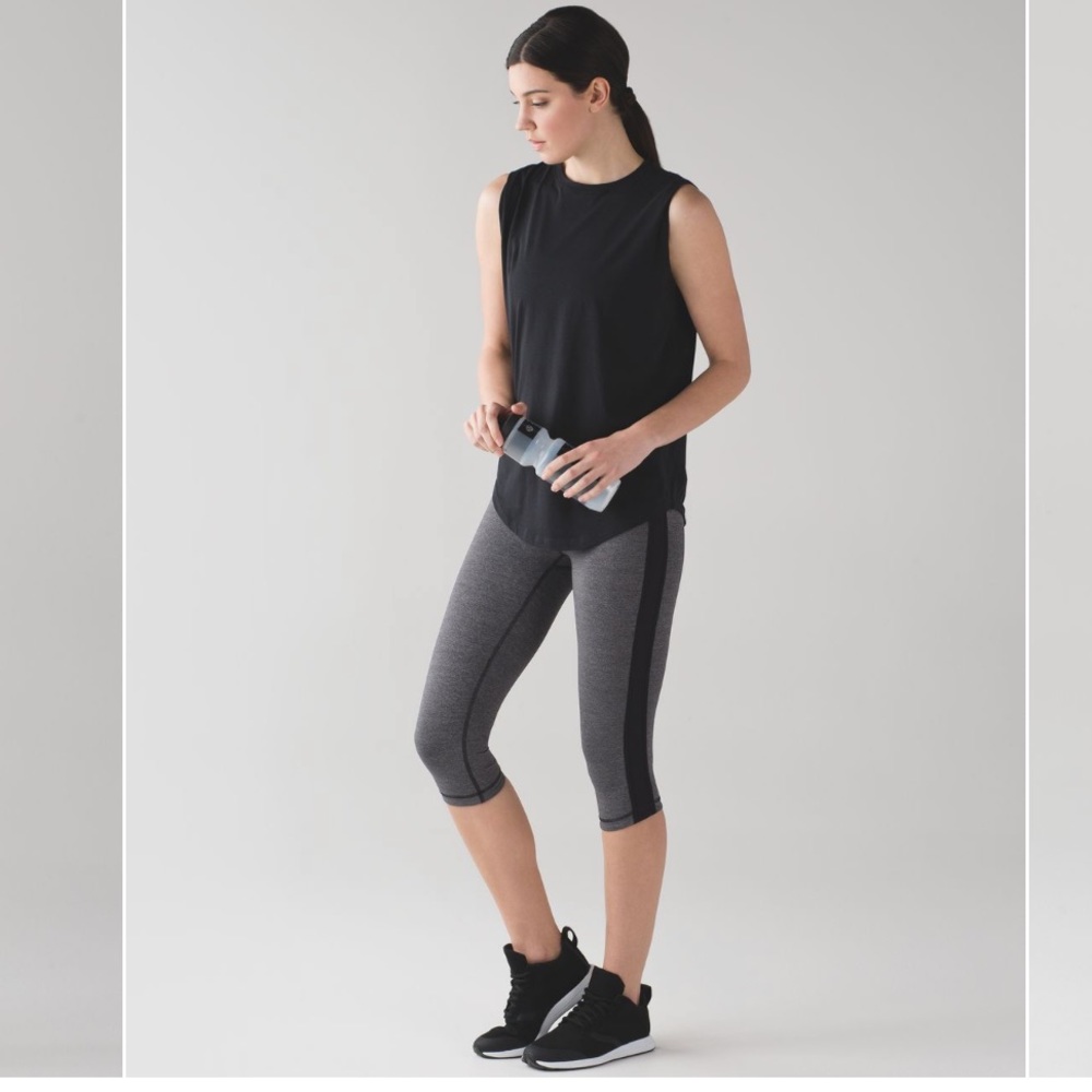 Lululemon Squad Goals Crop 17” Heathered Black Leggings Women’s Size 10